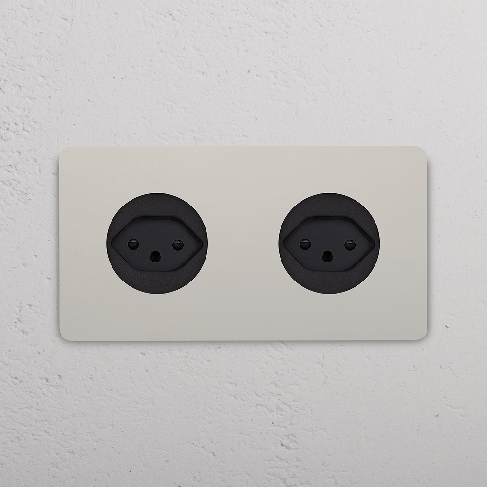 Grove Schweizer Steckdoseneinsatz (Typ J) 2x in Zweifachrahmen – Poliertes Nickel | Schwarz