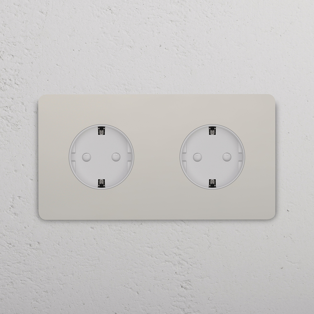 Grove SchuKo-Steckdoseneinsatz (Typ F) 2x in Zweifachrahmen – Poliertes Nickel | Weiss