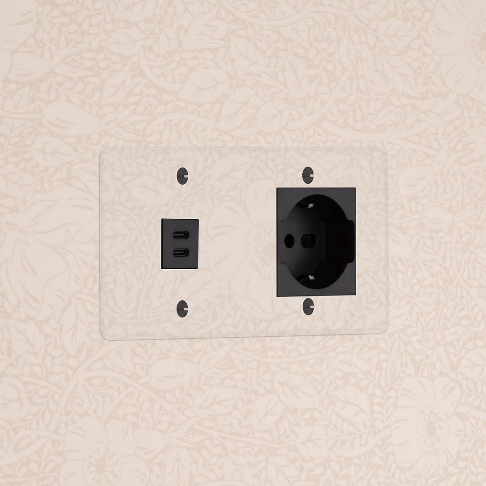 Kew Dubbele USB-C 30 W voedingsmodule en Schuko/Bipasso-stopcontact – Doorzichtig | Zwart