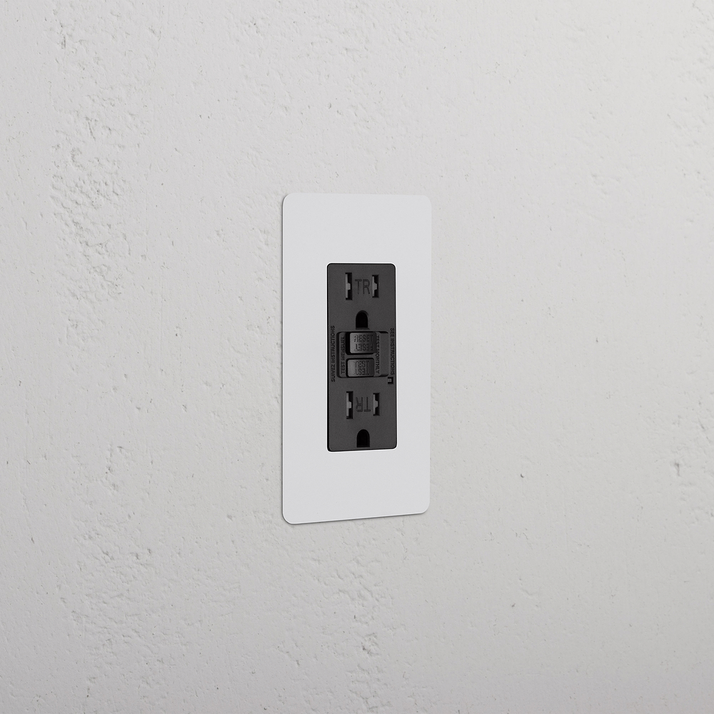 Kew 1G 15A GFCI Outlet - Paintable Black