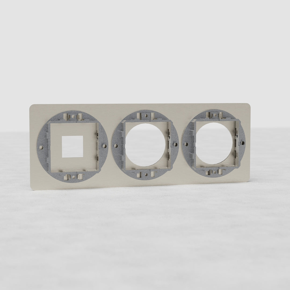 Kew Placca tripla 1x keystone e 2x prese – Nichel Satinato