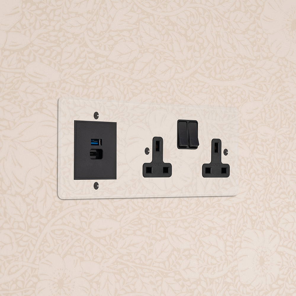 Double Socket & USB-A+C Fast Charge - Clear | Black