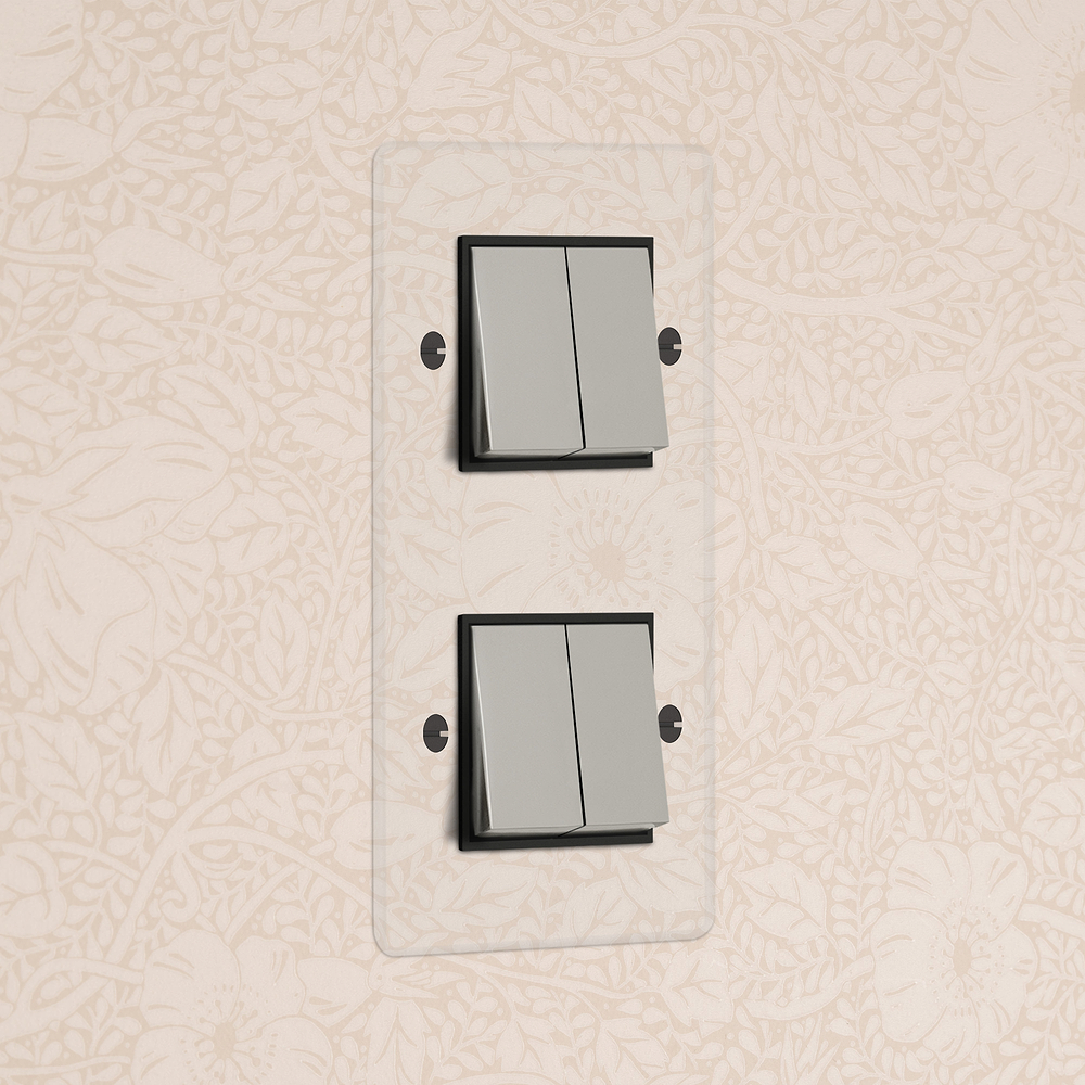 Kew Wippschalter 4x in vertikalem Zweifachrahmen – Transparent Poliertes Nickel | Schwarz