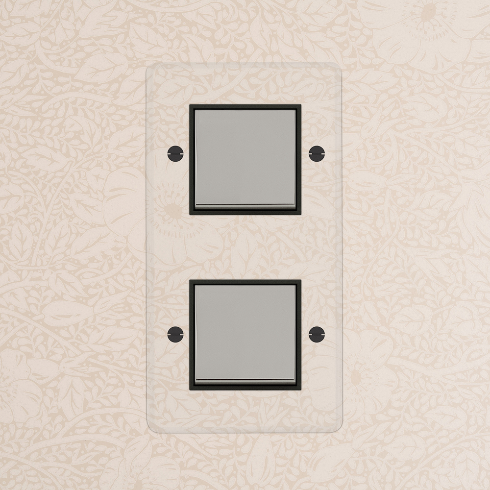Kew Wippschalter 2x in vertikalem Zweifachrahmen – Transparent Poliertes Nickel | Schwarz