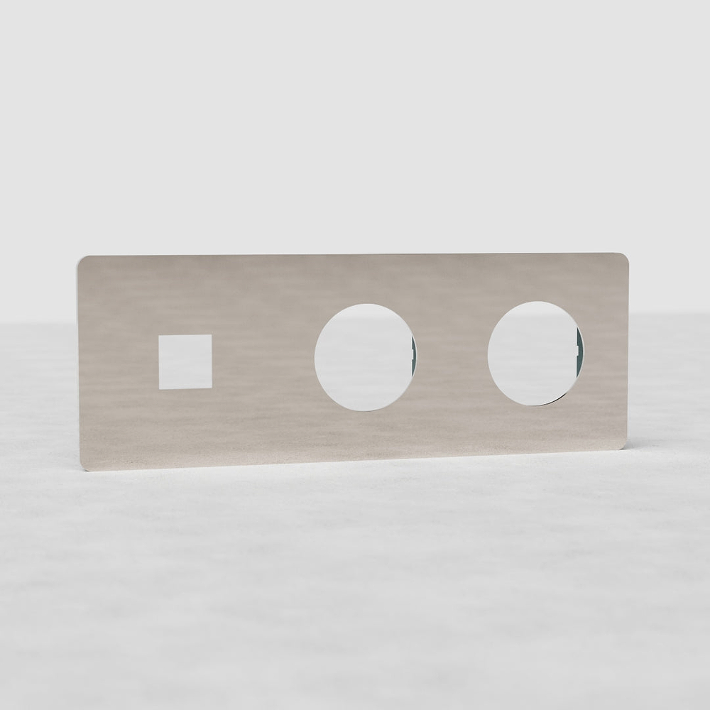 Grove Dreifachrahmen 1x Keystone + 2x Steckdoseneinsatz – Poliertes Nickel