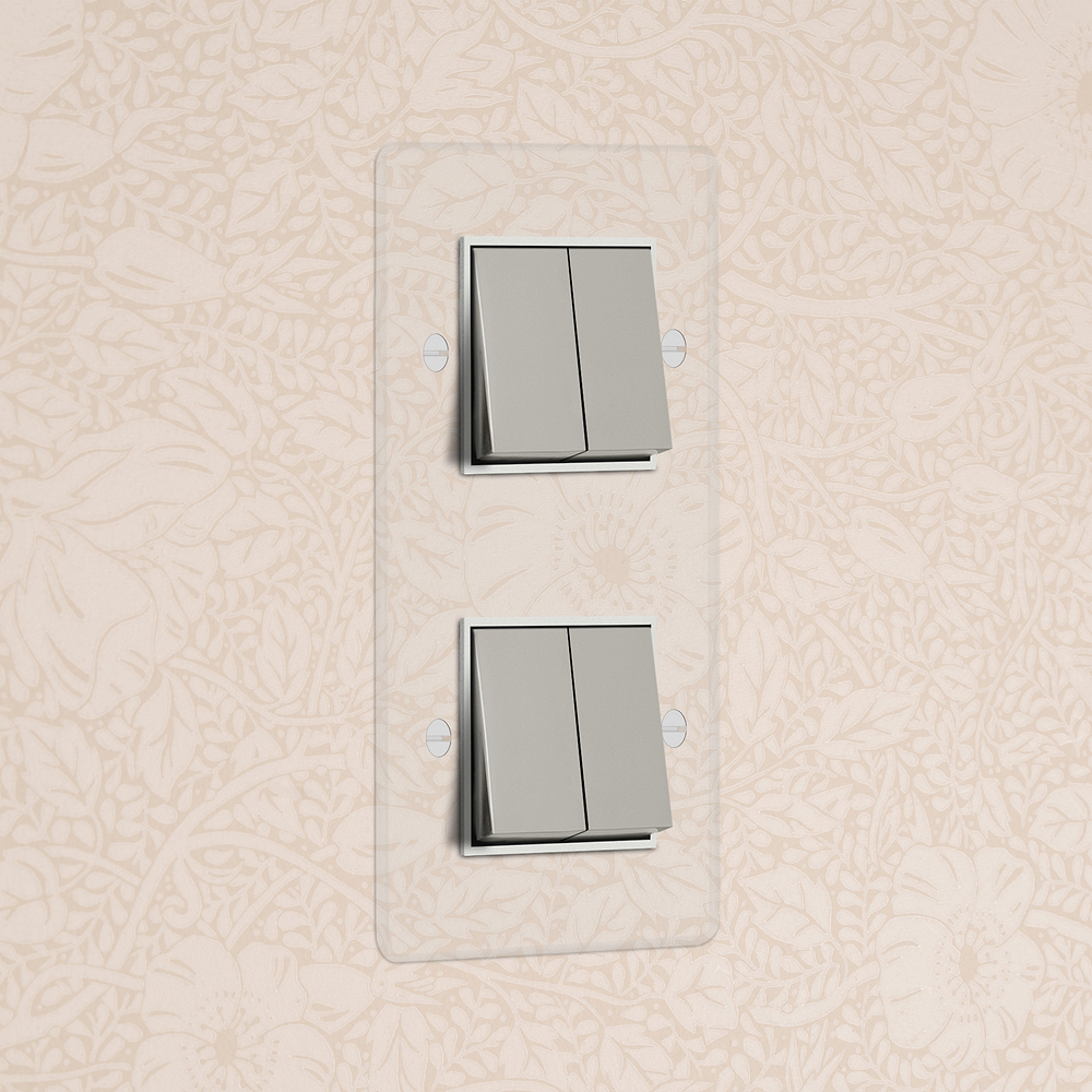 Kew Wippschalter 4x in vertikalem Zweifachrahmen – Transparent Poliertes Nickel | Weiß