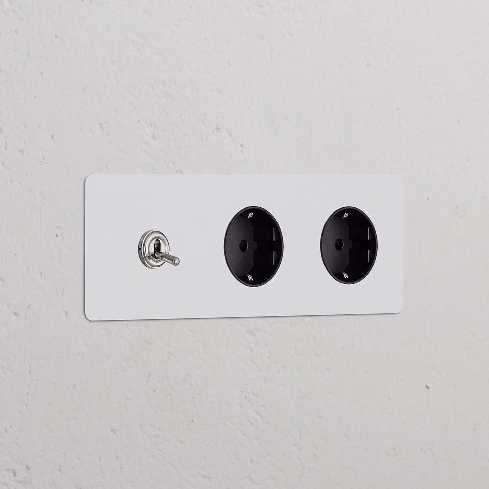 Kew Enchufe con palanca y Schuko tipo F x2 (marco triple) - Níquel pulido y pintable | Negro