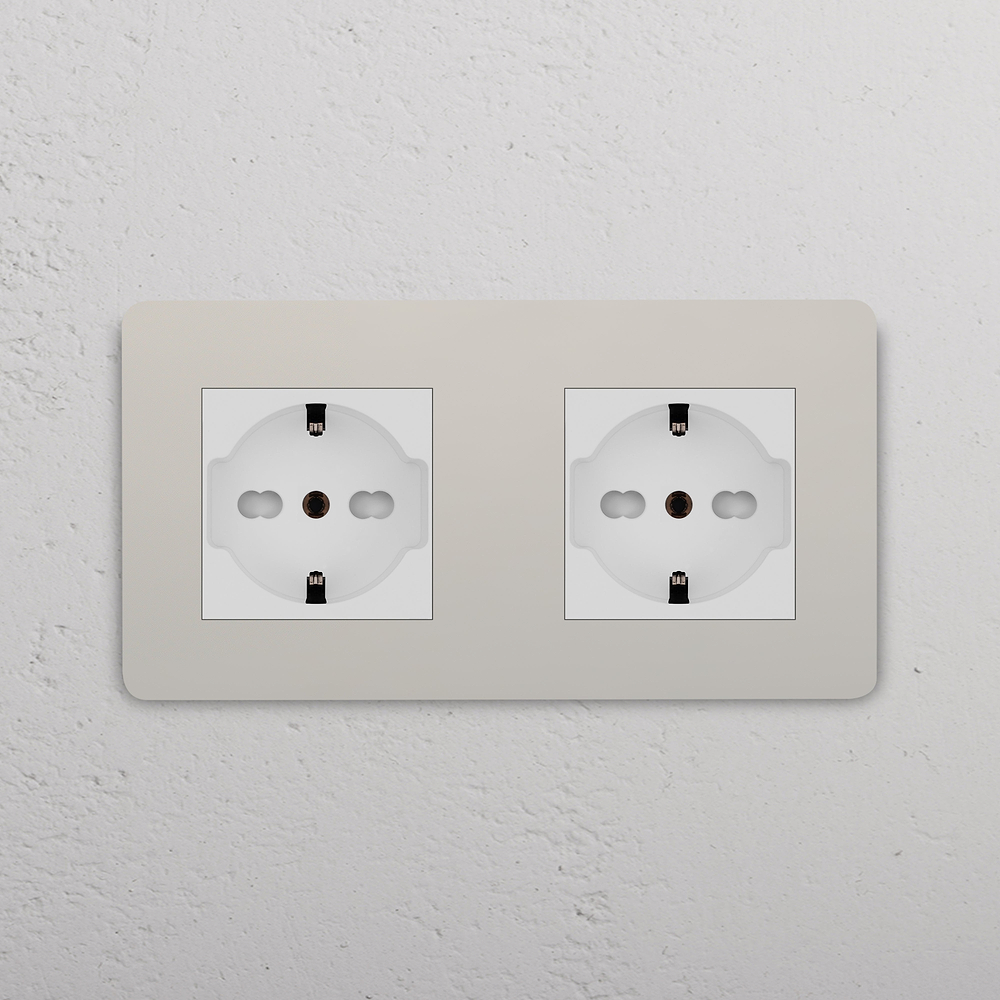 Grove SchuKo/Bipasso-Steckdoseneinsatz 2x in Zweifachrahmen – Poliertes Nickel | Weiss