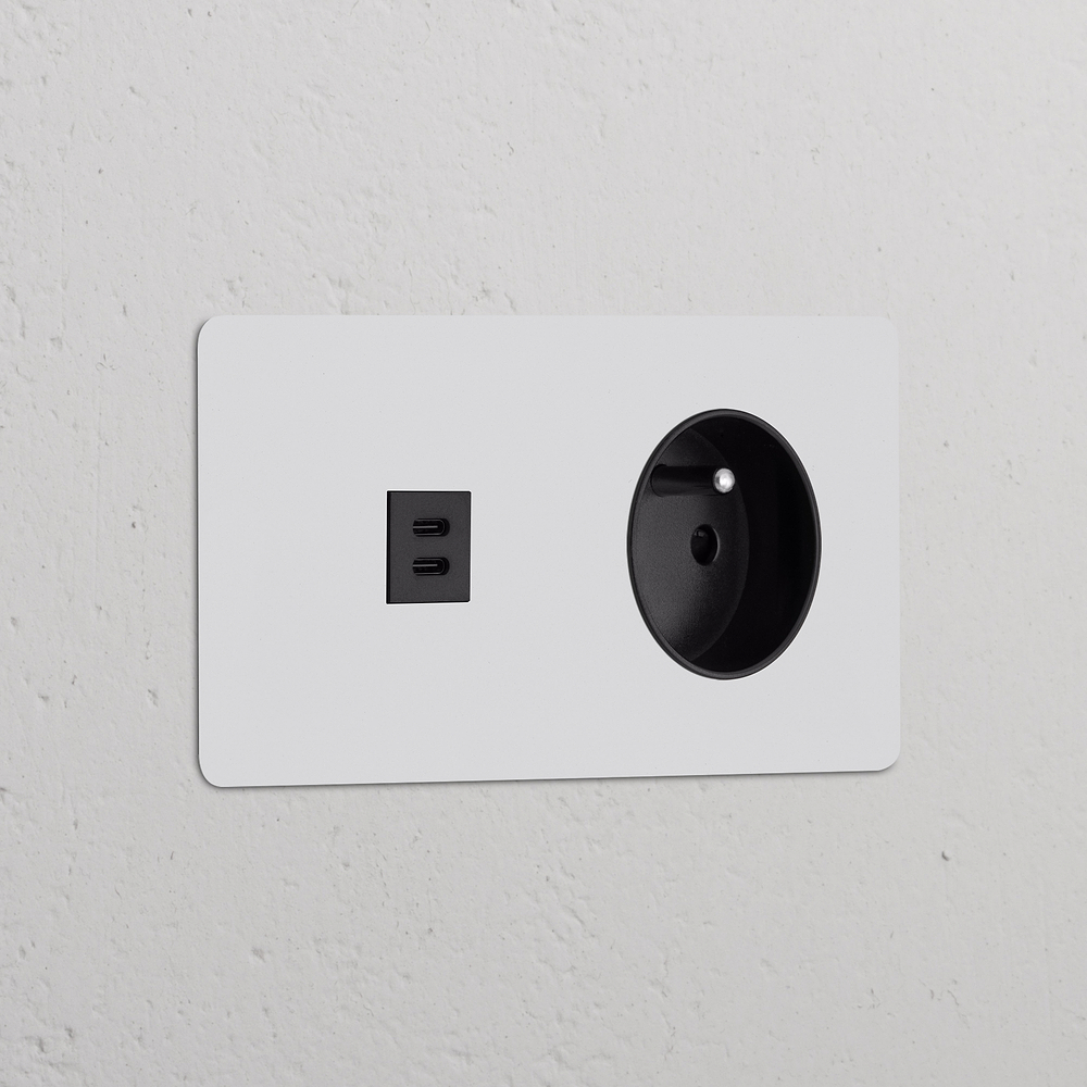 Kew USB-C-Anschluss (30 W) + Französischer/Belgischer Steckdoseneinsatz (Typ E) je 1x in Zweifachrahmen – Lackierbar | Schwarz