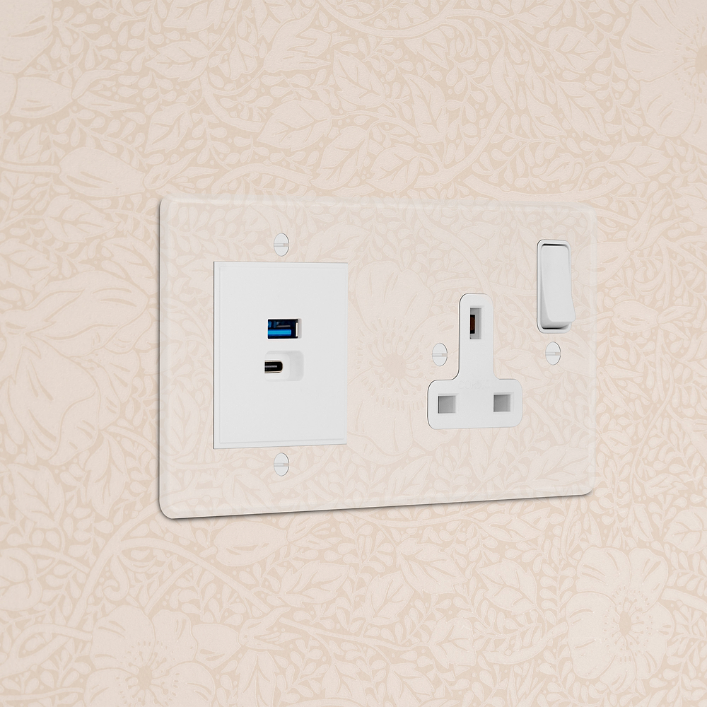 Single Socket & USB-A+C Fast Charge - Clear | White