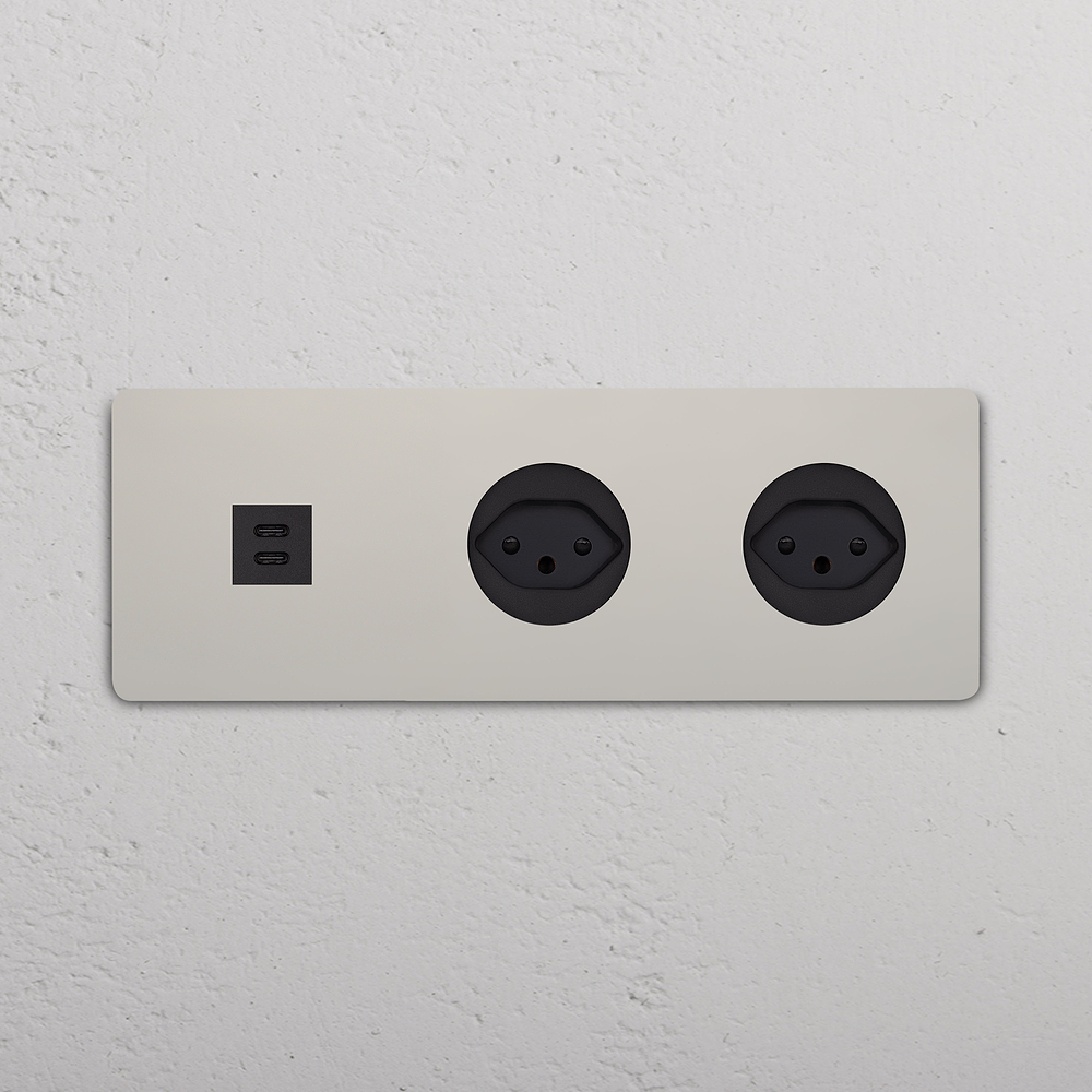 Grove Gniazdo USB-C 30W i szwajcarskie typu J x 2 w potrójnej ramce - Polerowany nikiel | Czarny