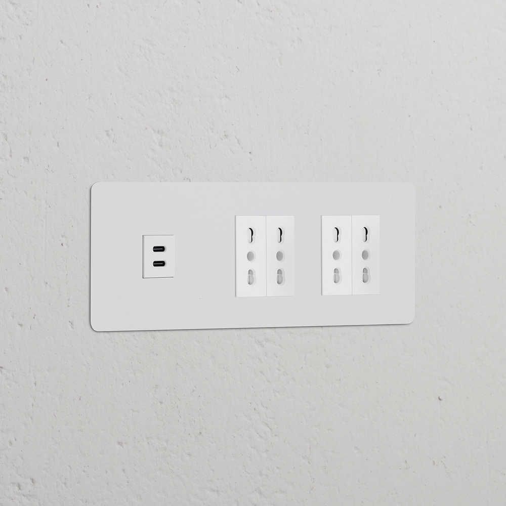 Kew USB-C-Anschluss (30 W) 1x + Bipasso-Steckdoseneinsatz 4x in Dreifachrahmen – Lackierbar | Weiss