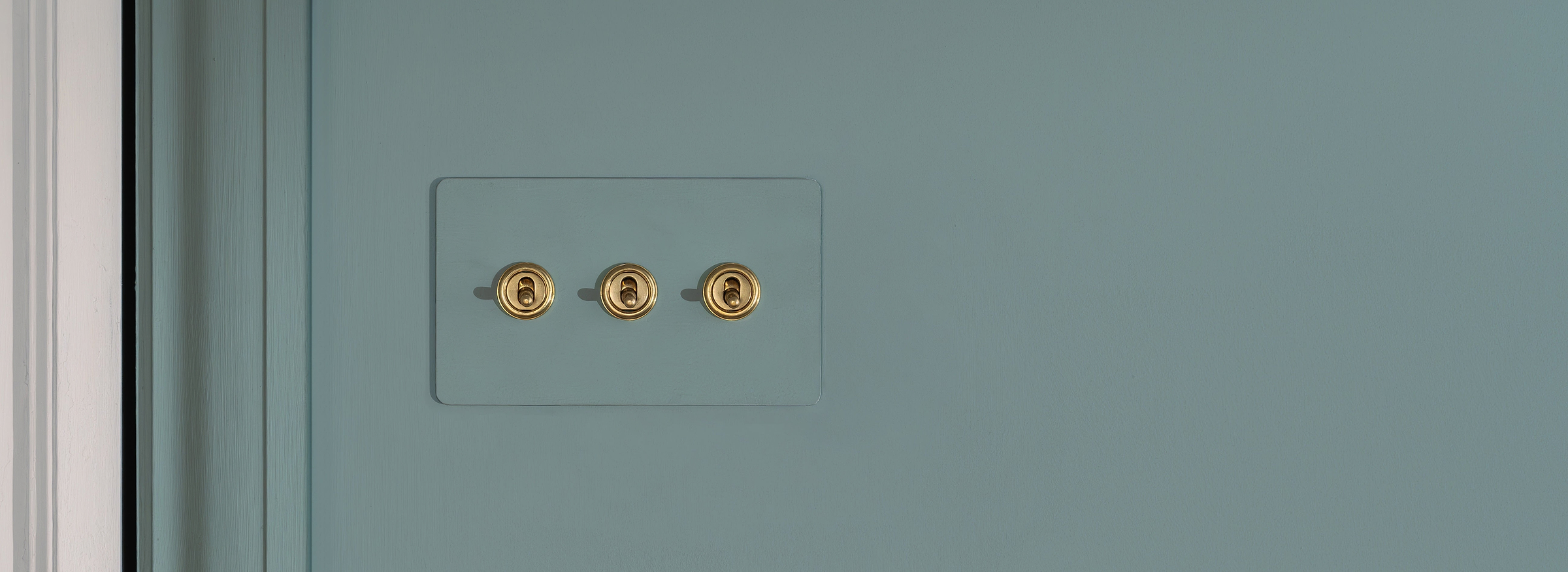 Paintable antique brass - black inserts