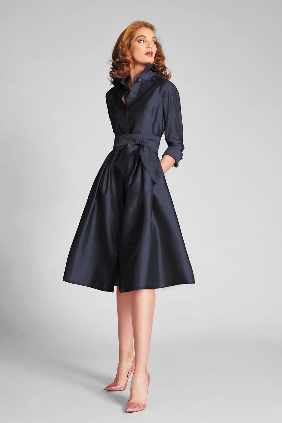 taffeta shirt dress Ivory crushed shirt-dress with black contrasting lapel and cuf Line Silhouette Midi Length Functional Pockets REF Teri Jon Taffeta Shirt Waist