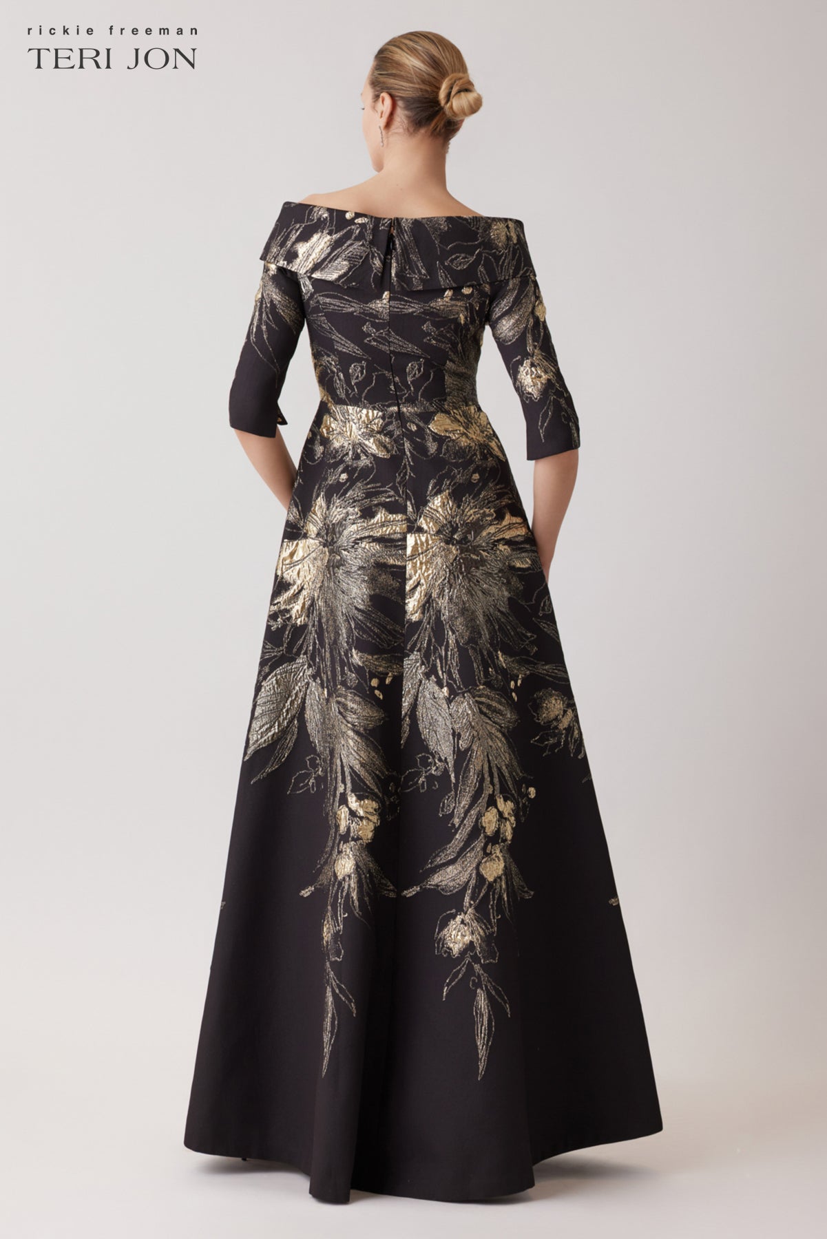 Color_Black/Gold