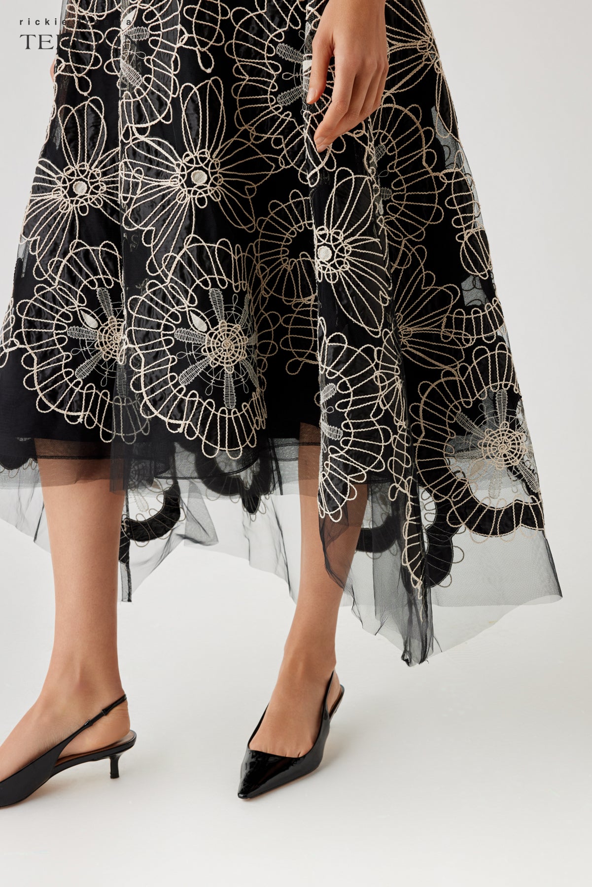 Color_Black Ivory