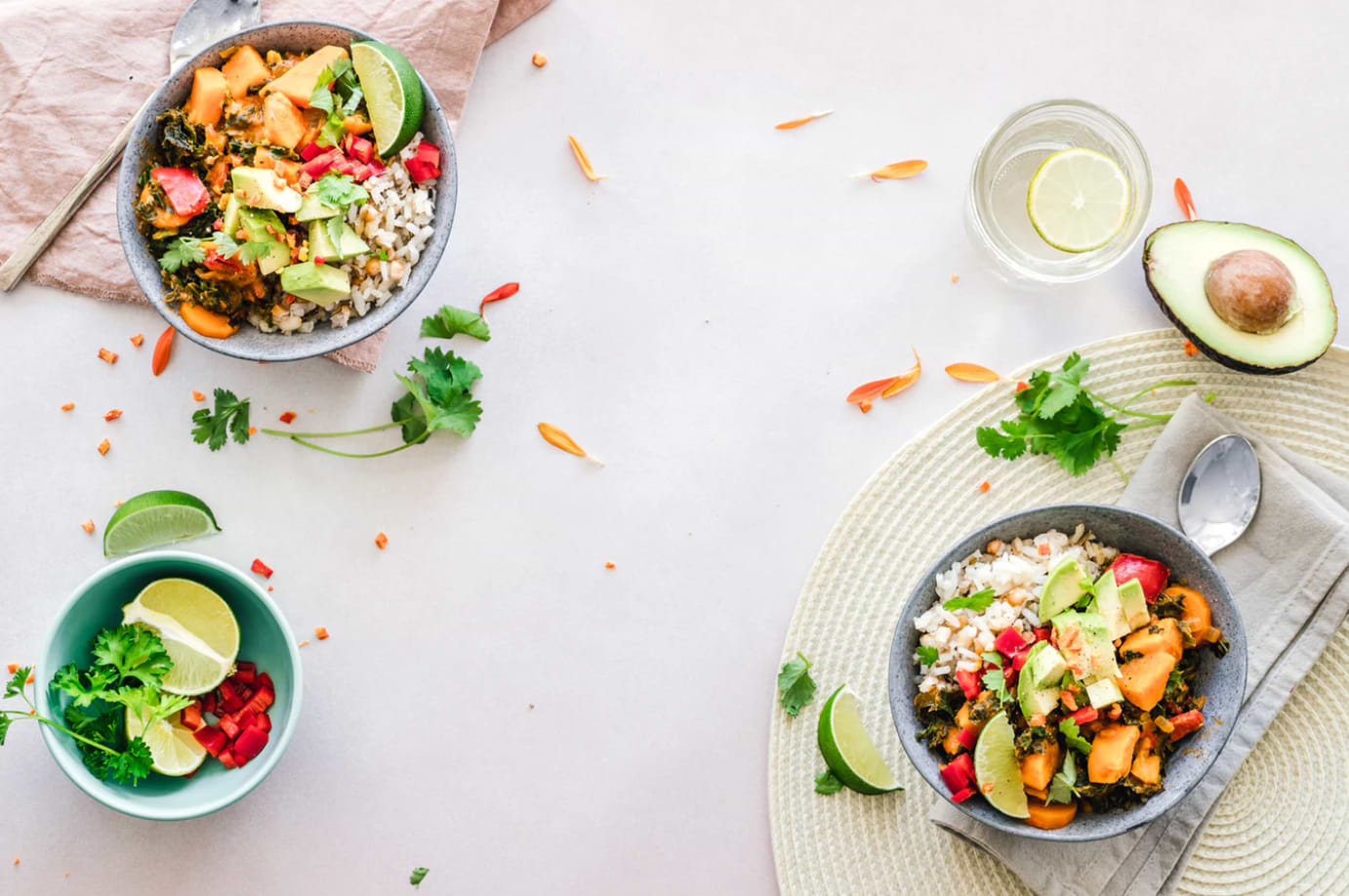 Microbiome diet: bowls of brown rice and vegetables