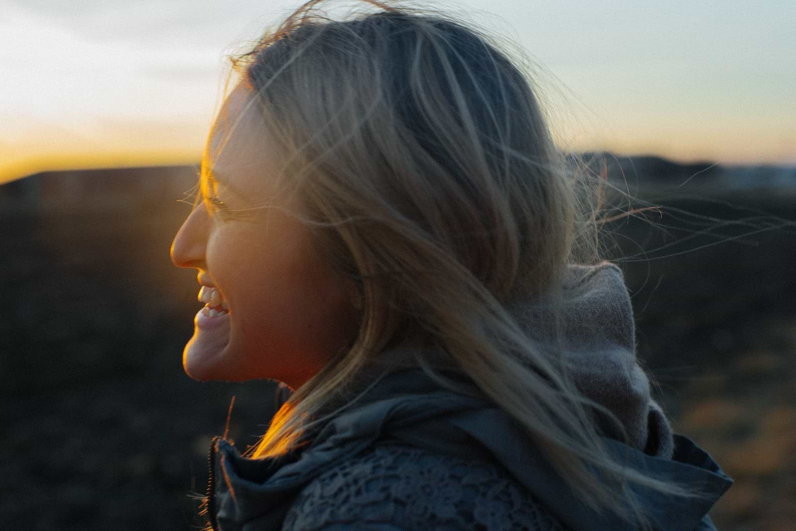 microbiome diet: Smiling woman during golden hour