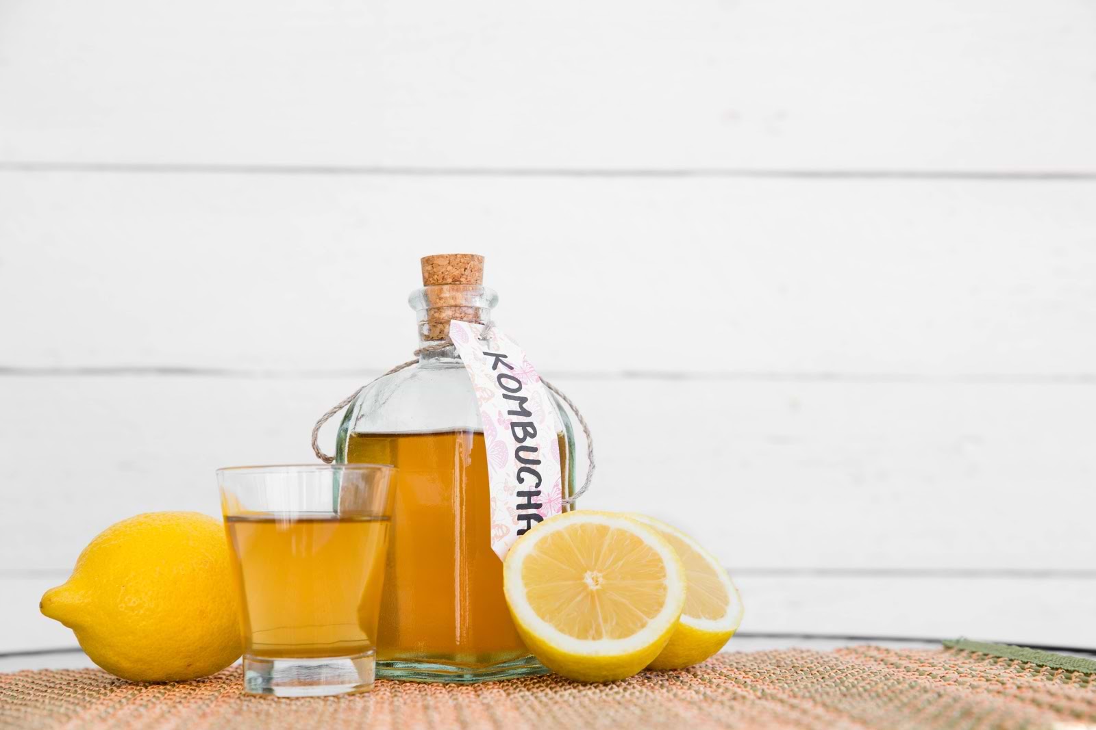 Kombucha side effects: Lemon kombucha 