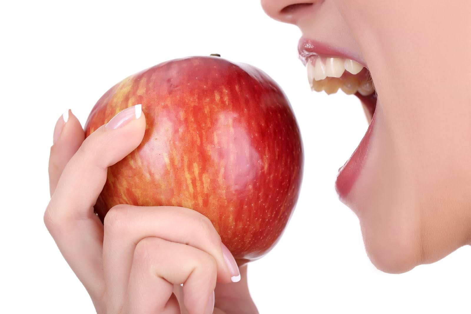 Prebiotic Foods: Woman eating apple