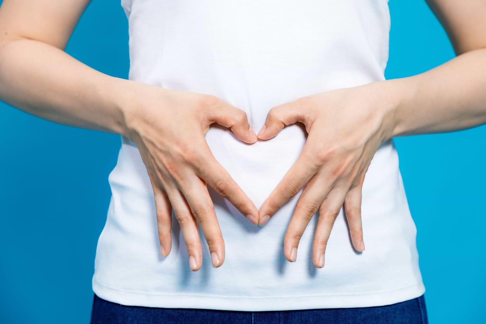 Prebiotic foods: Woman making heart shape around her belly