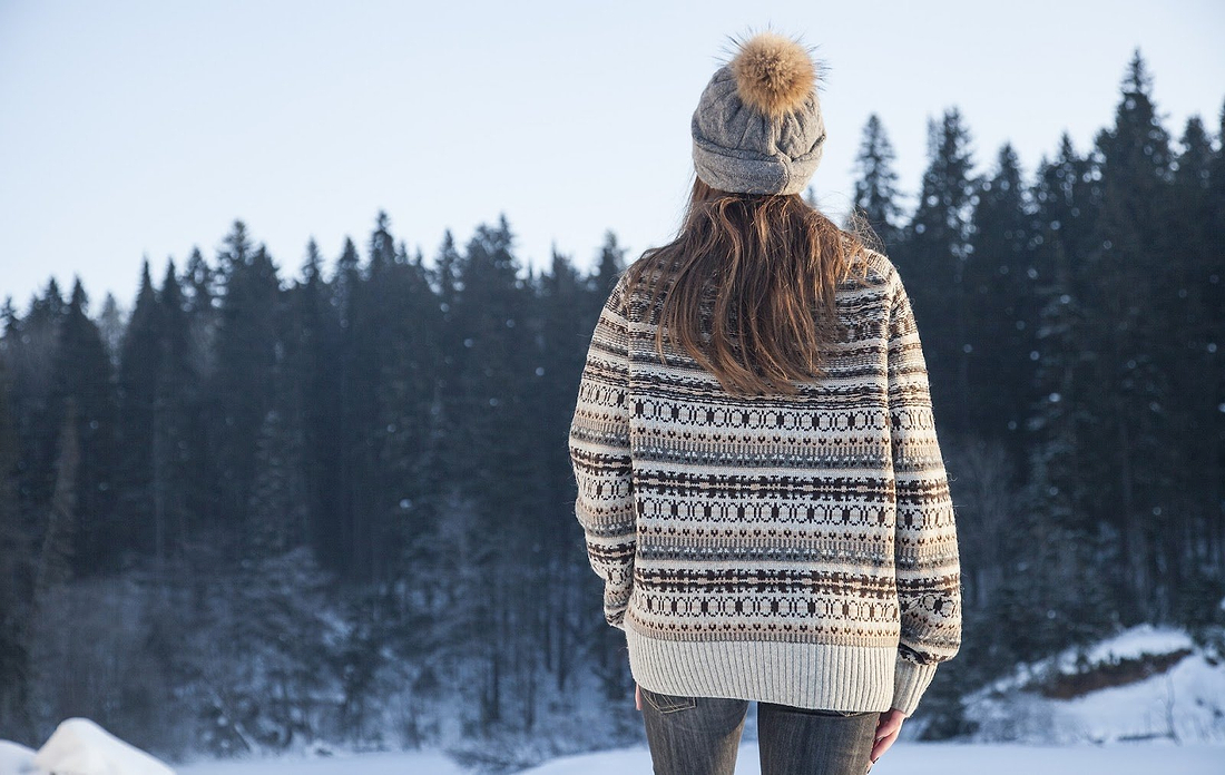 Herbs for inflammation: A woman looks out into a snowy field