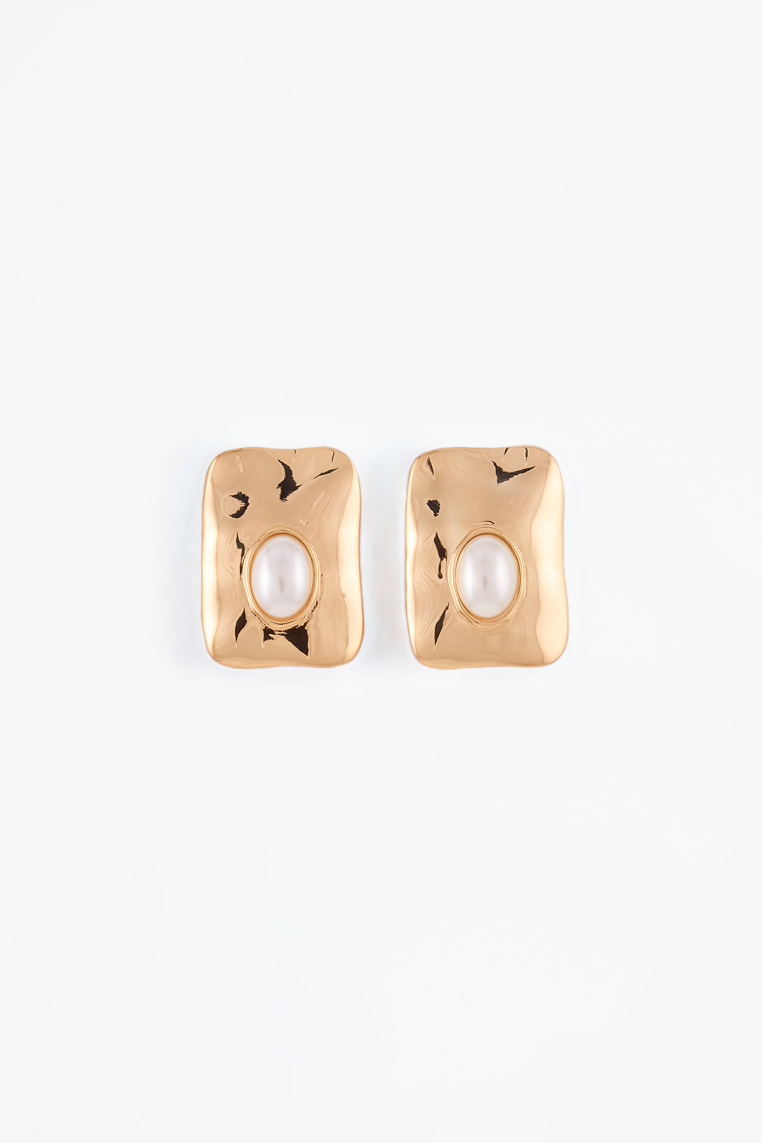 Hammered Pearl Earring (Gold)
