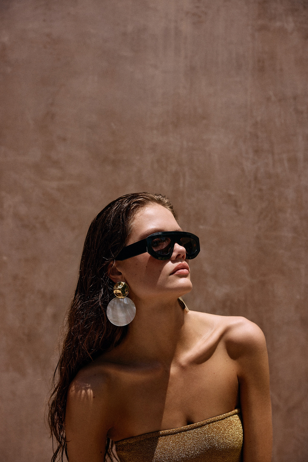 Shell Disc Earring (Gold/Shell)