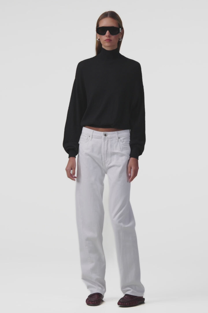 The Relaxed Twist Jean (Optic White)