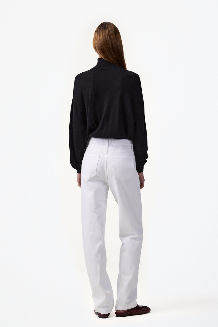 The Relaxed Twist Jean (Optic White)