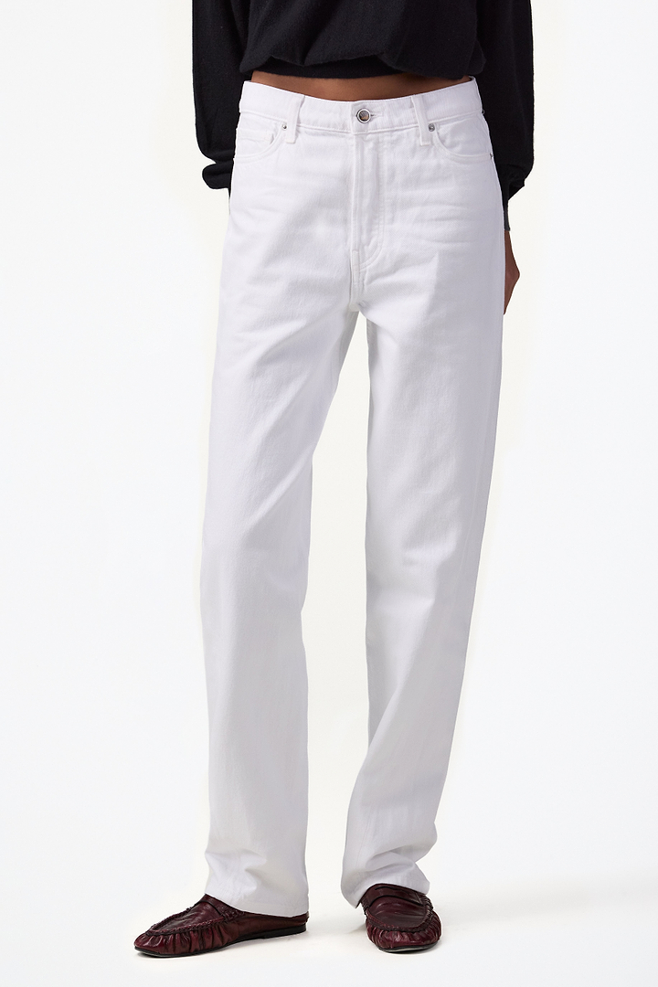 The Relaxed Twist Jean (Optic White)