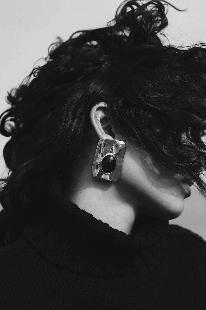 Hammered Stone Earring (Gold/Black)