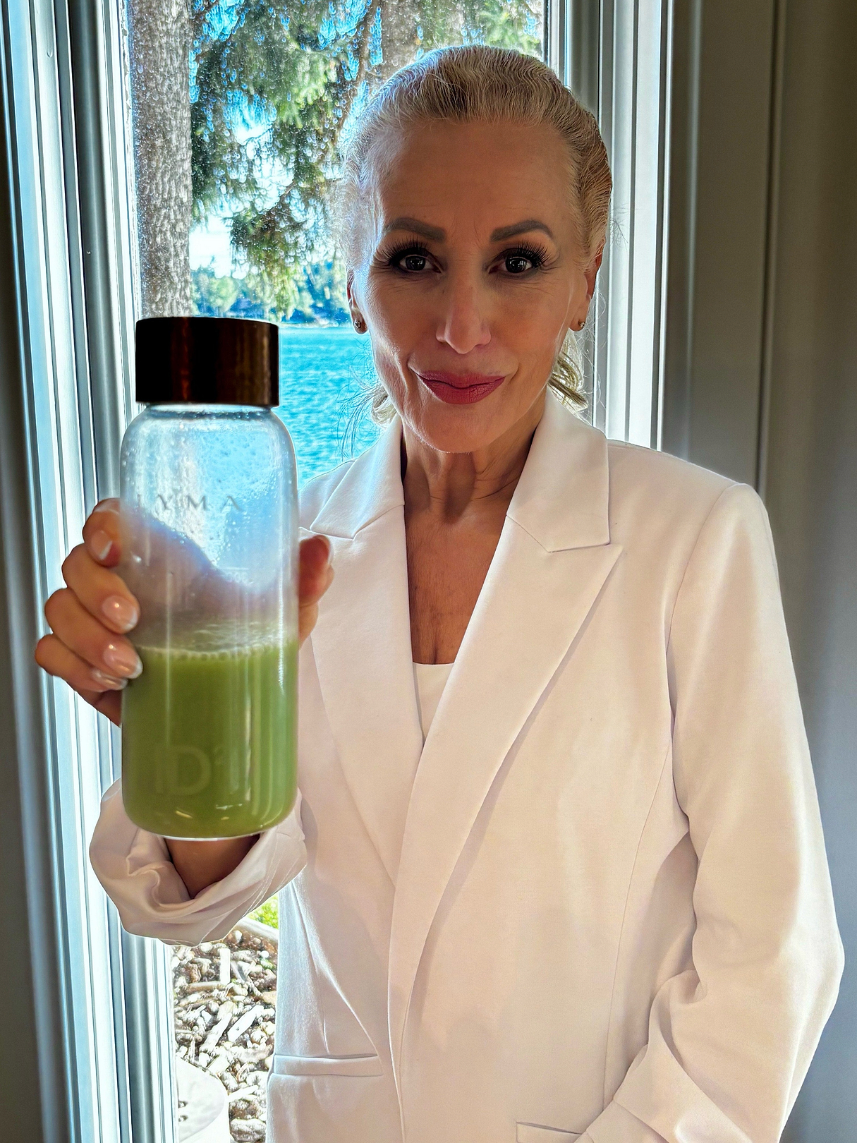 Jasmin holds LYMA ID2 bottle