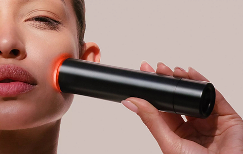 LYMA Laser red light on cheek