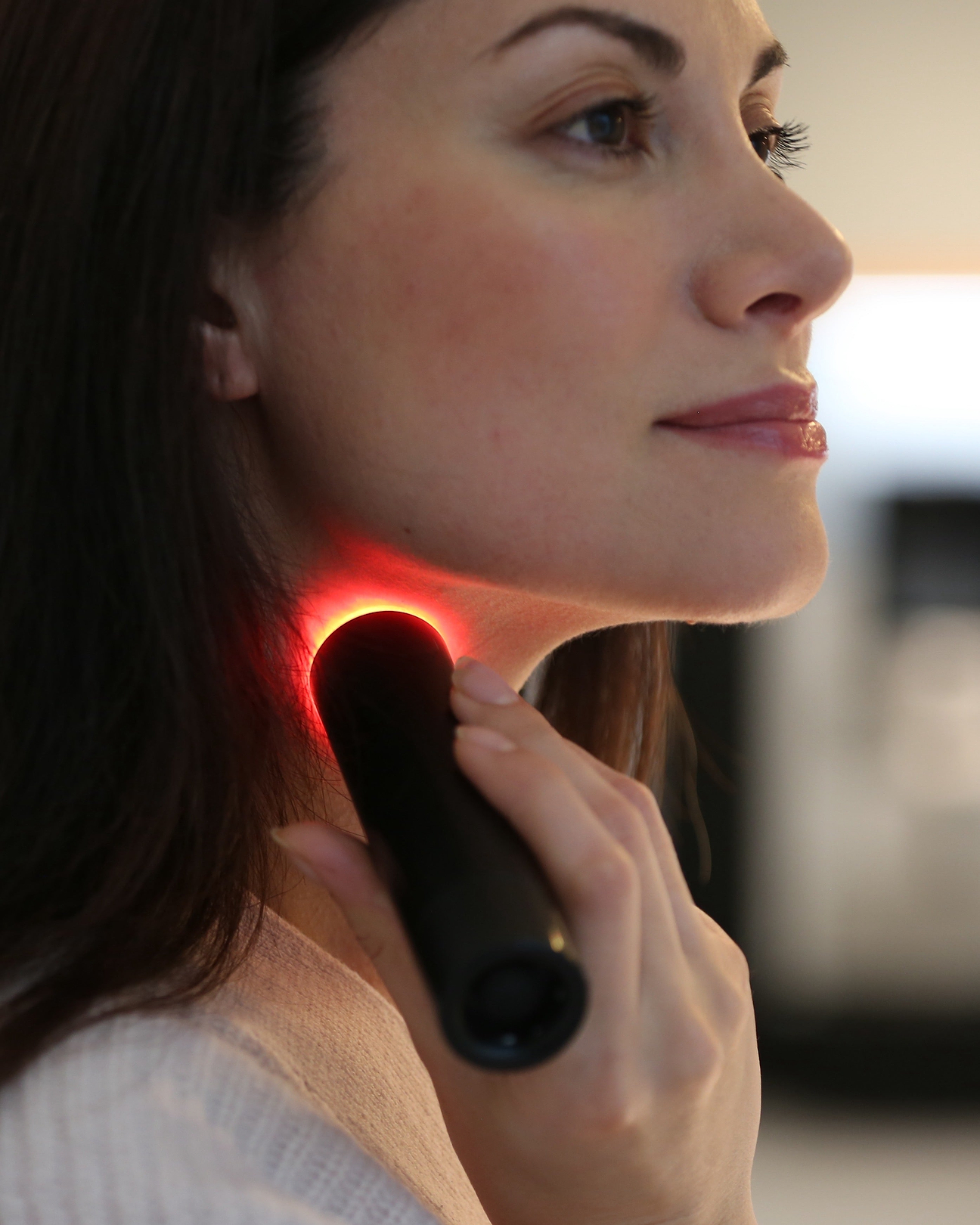 using LYMA Laser on neck woman