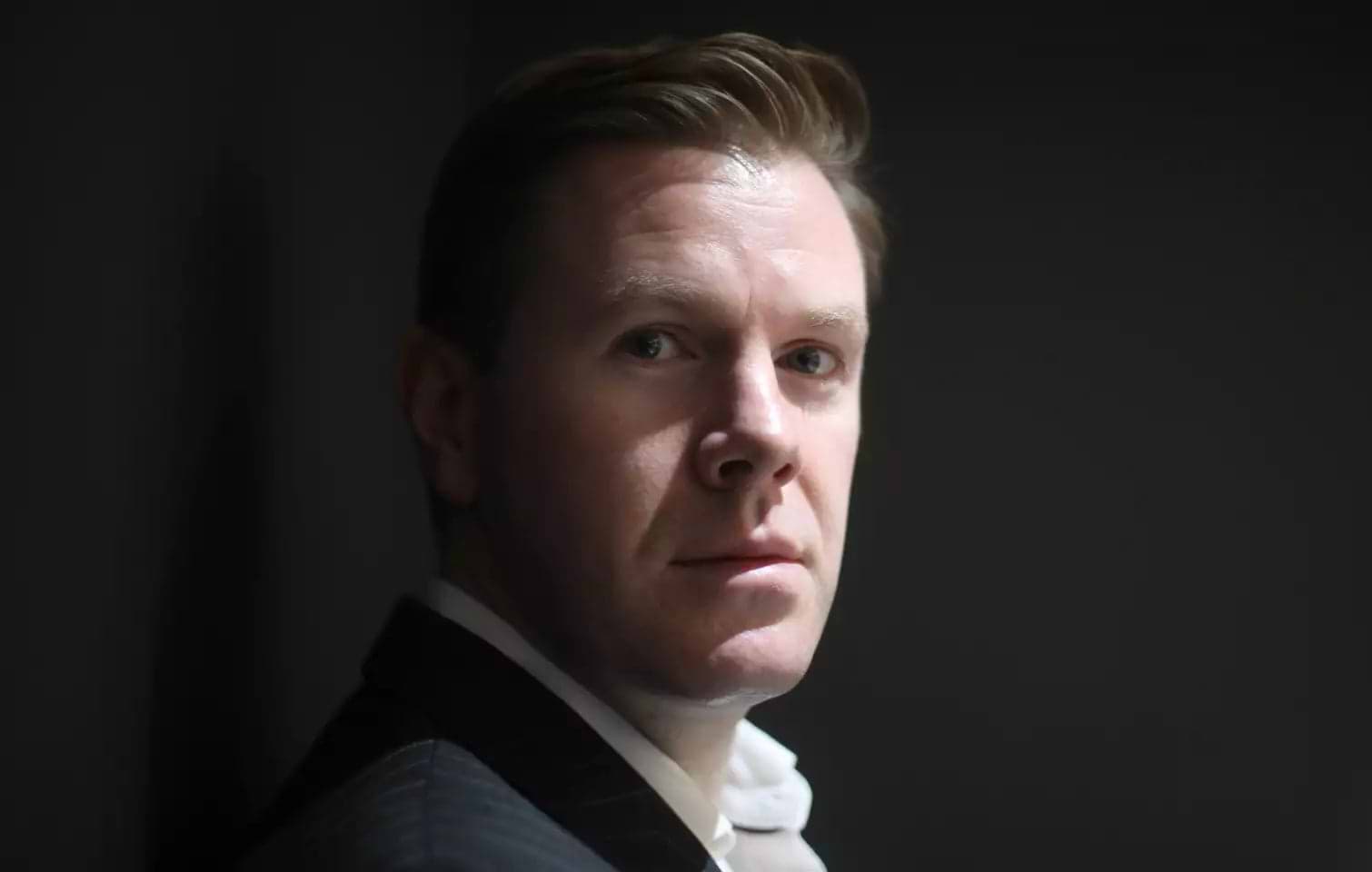 Portrait of Dr Graeme Glass explaining LYMA laser technology