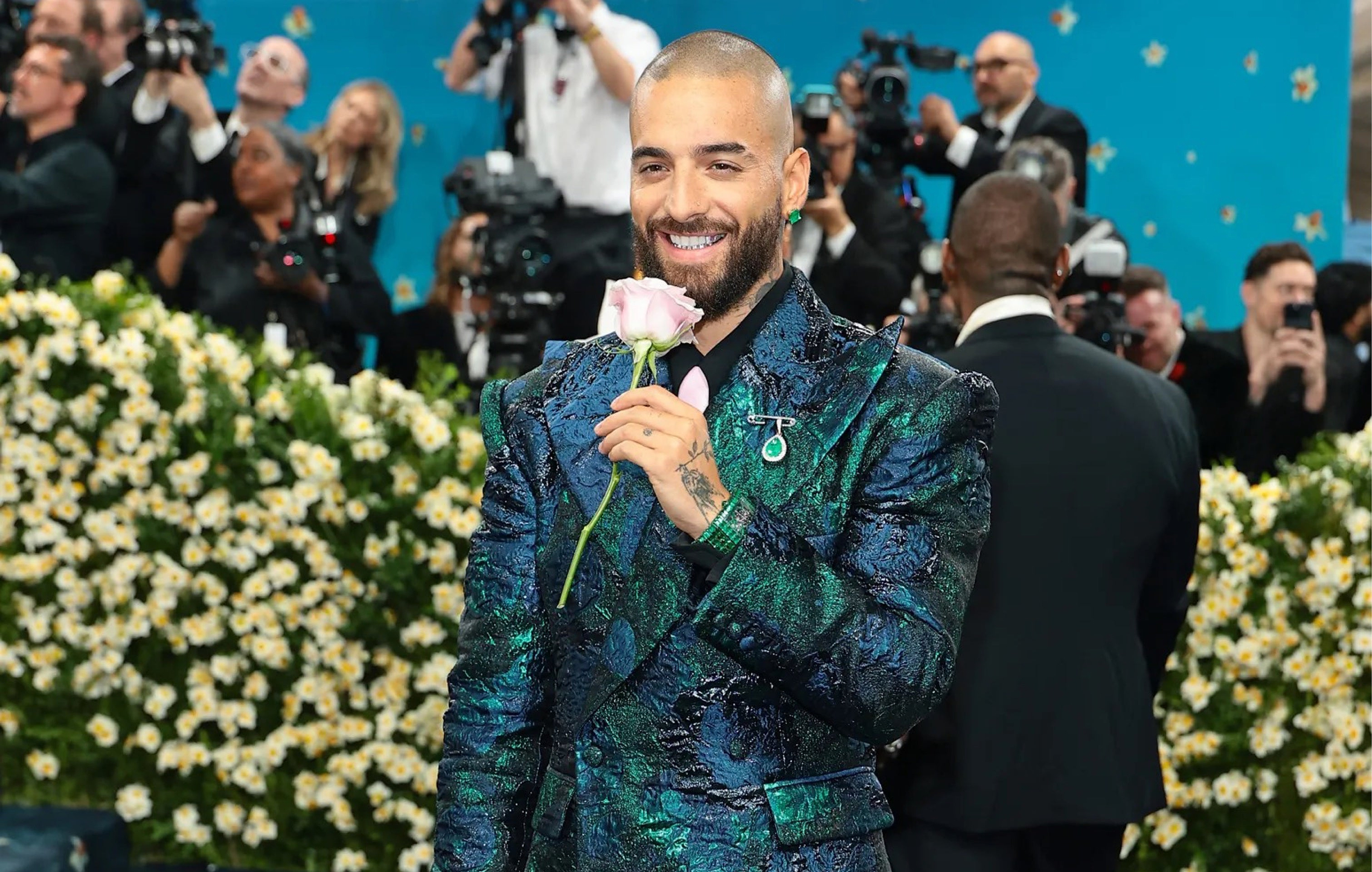 Maluma using LYMA Laser PRO before the MET Gala
