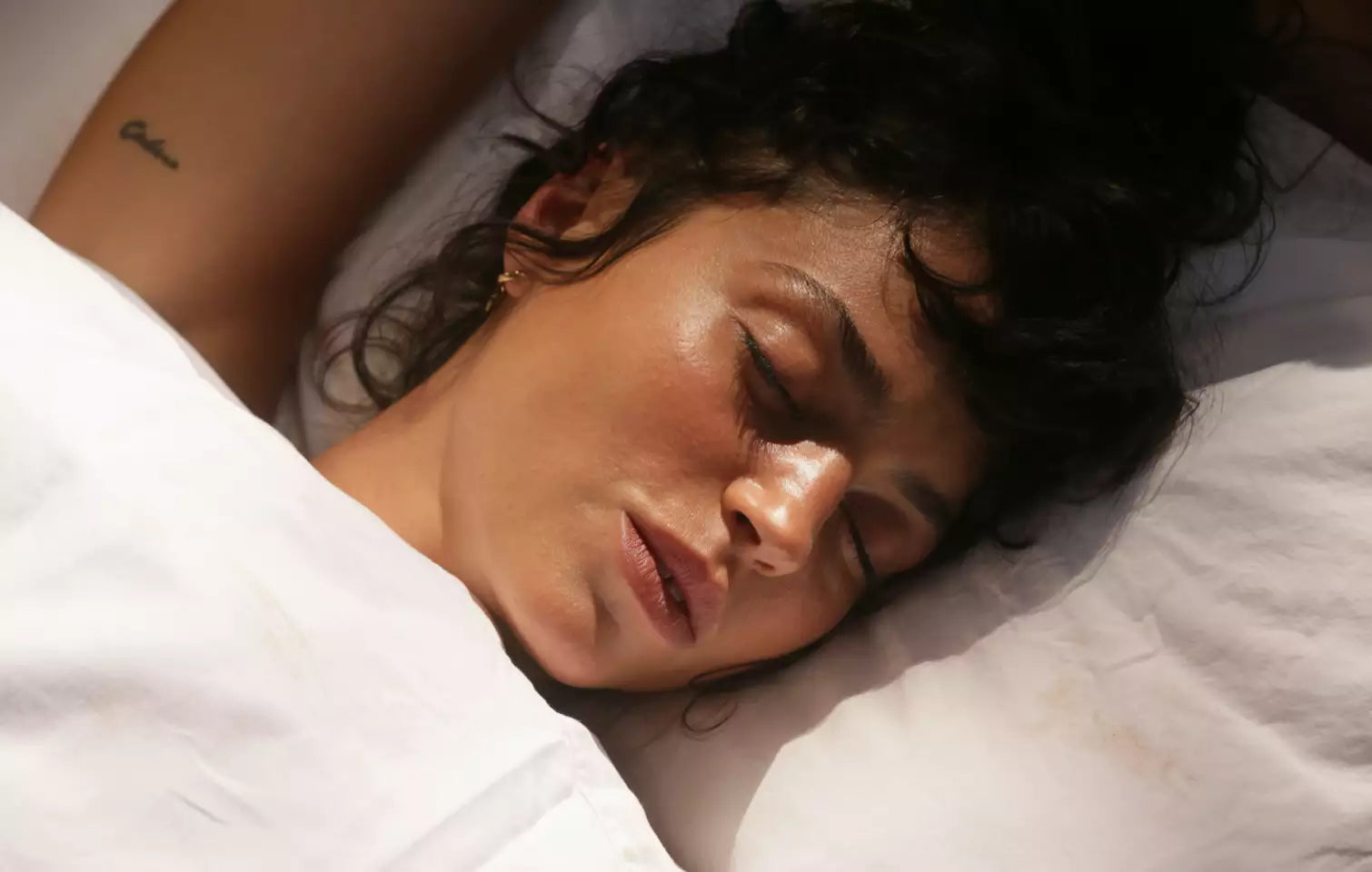 sleepy woman thanks to lyma