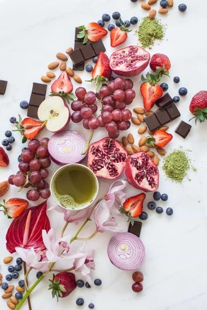 Polyphenols & Gut Health: The Gut Compound That Doesn't Just Feed Your Microbiome - It Selectively Reshapes It