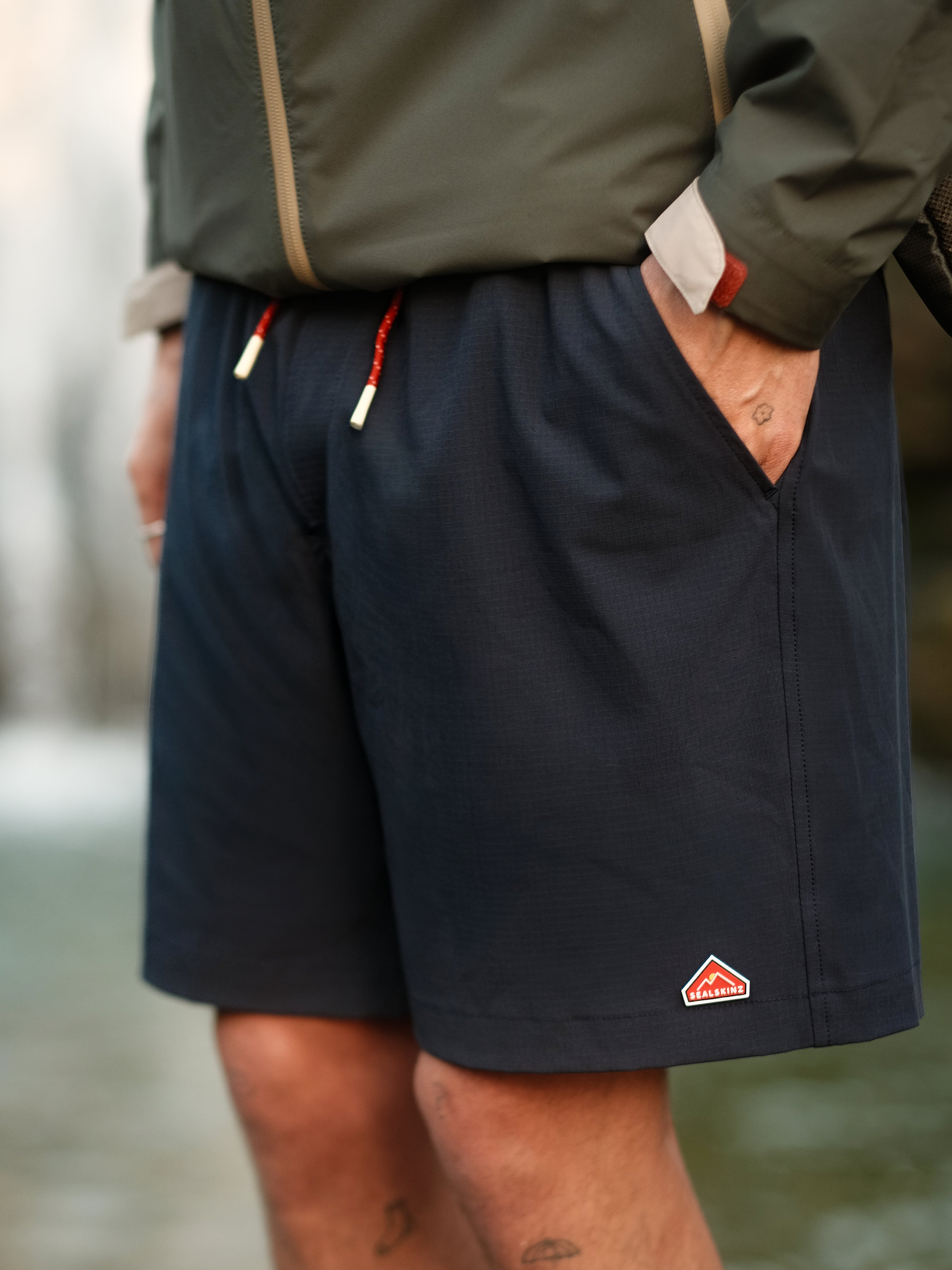 runcton - navy - back