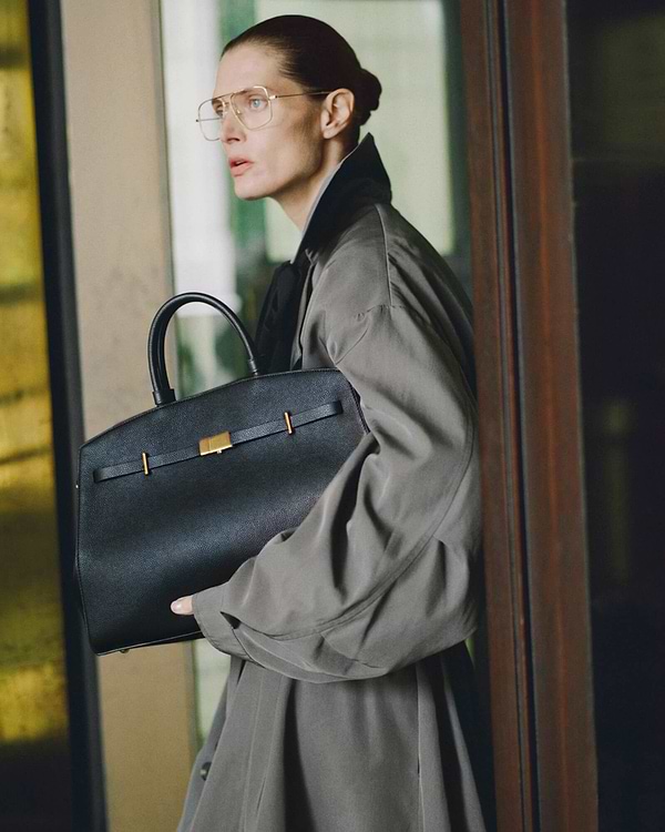 1600x2000 Hudson_Black_Small_Grain_AW25_Campaign