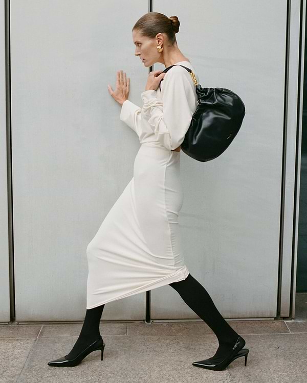 1600x2000 Midi_Miami_Black_Smooth_AW25_Campaign_573c90c7 376d 4ad1 8407 1c2cf6cf495d