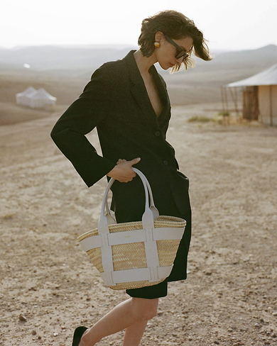 1600x2000 santorini_off_white_smooth_SS25_Campaign_43a6e74a d795 4d6d af17 9eb9dc4475c1