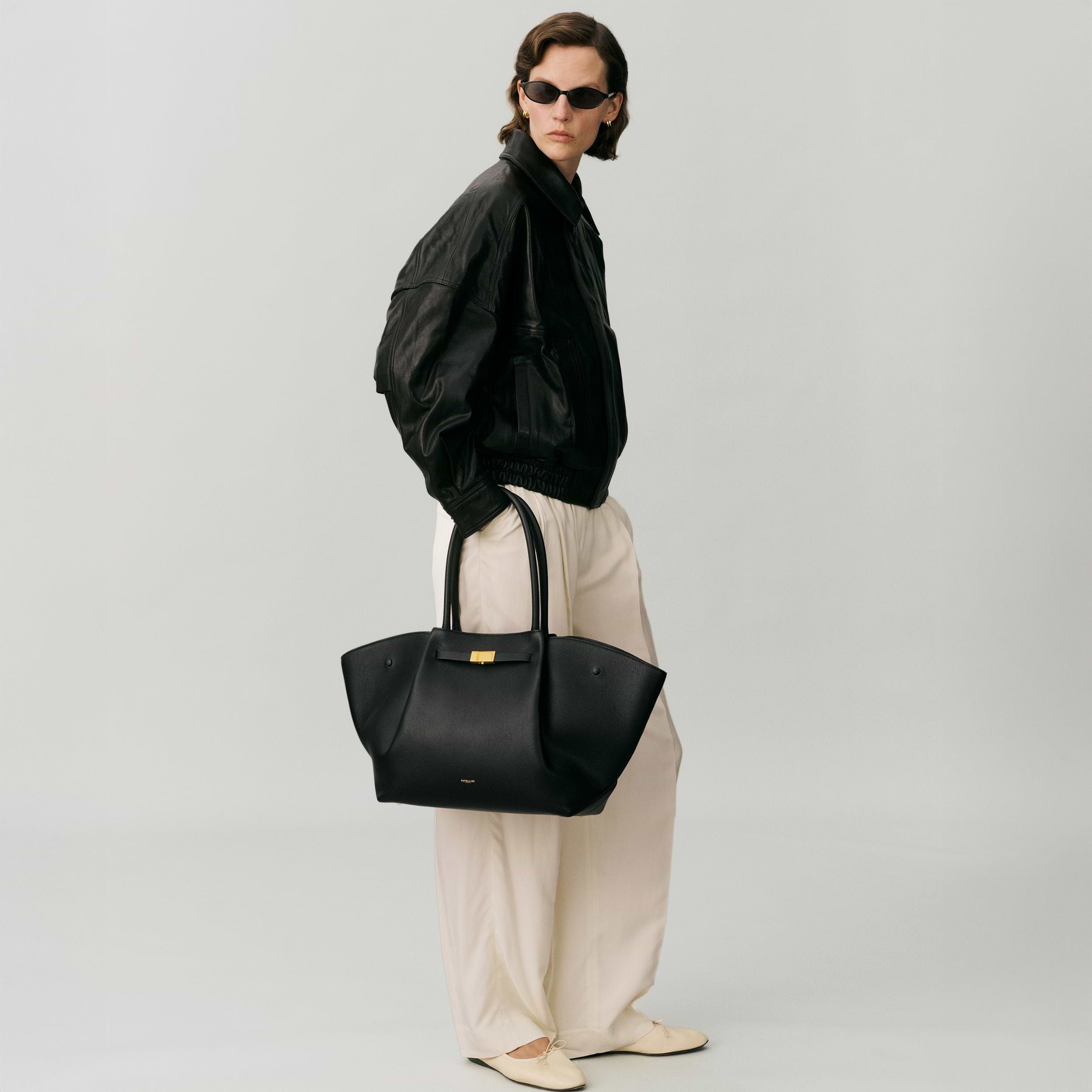 The New York | Black Small Grain | DeMellier