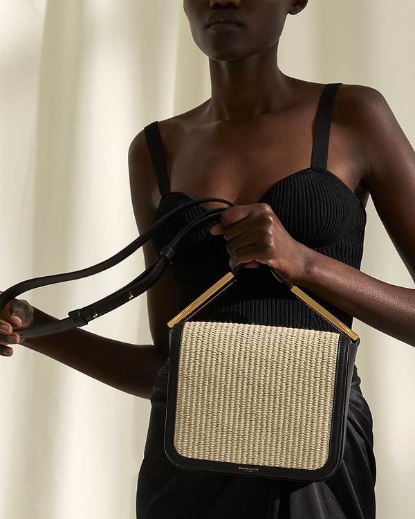sustainable material raffia_14a4f548 5785 48d5 9c66 9bf00465f638