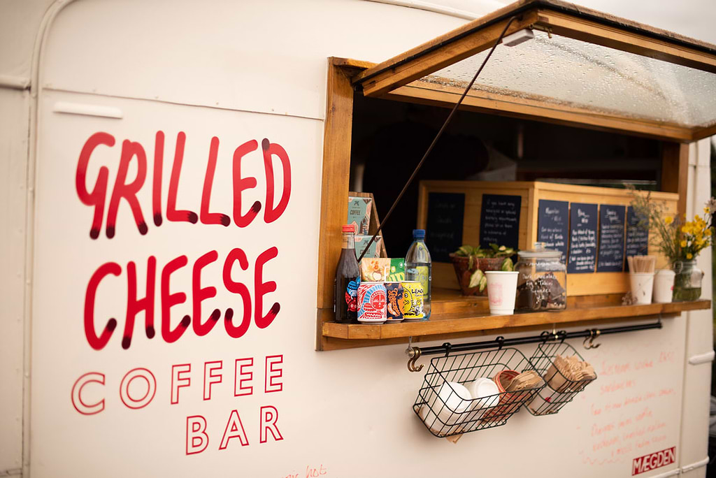 Grilled Cheese Coffee Bar - Mini Maegden