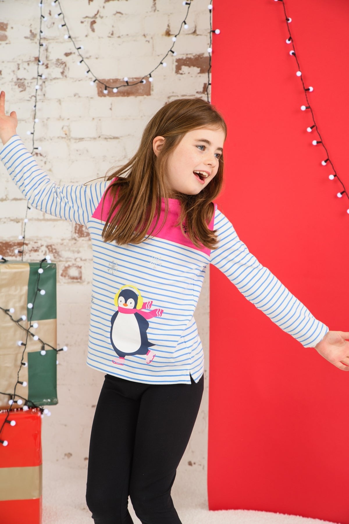Causeway Top - Christmas Penguin - Lighthouse