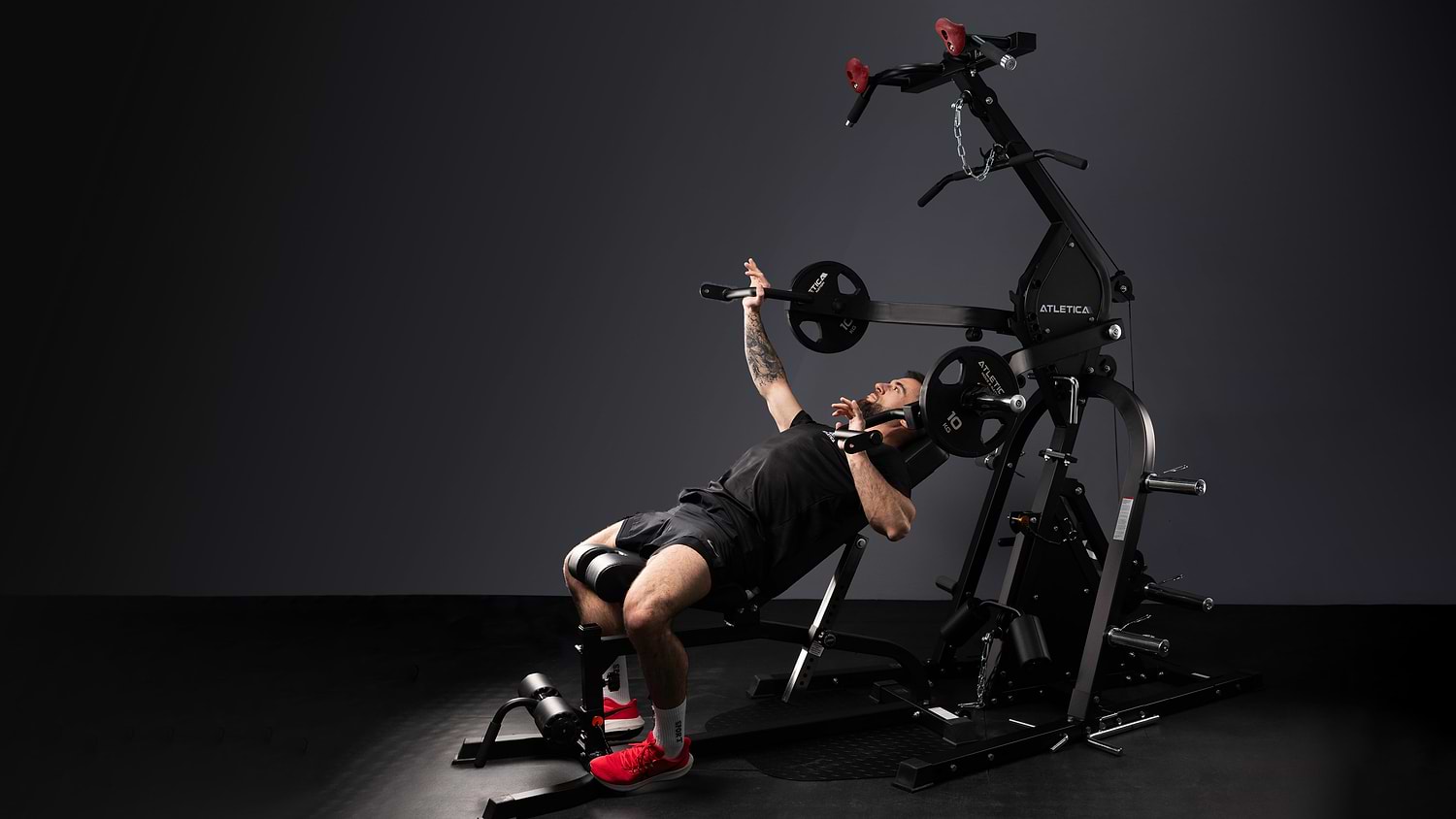 Equipo de fitness que ahorra espacio: Multigym Triton ATLETICA