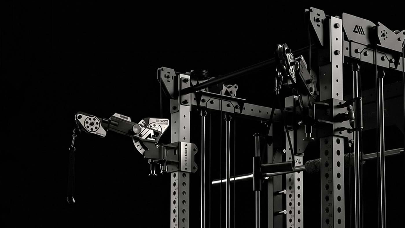 Atletica R8 Bradley EXO Power Rack mit dualem Kabelzug mit EXO Arms