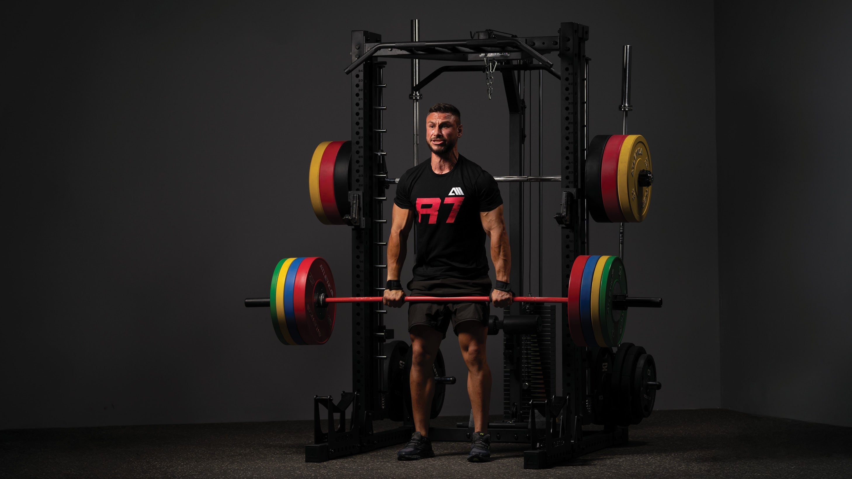 Kreuzheben an der Deadlift-Station des R7 Power Racks